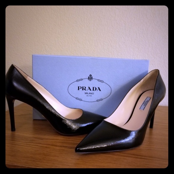 Prada class black patent leather pumps - Picture 1 of 3